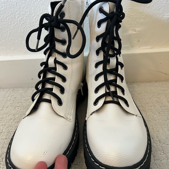 White Lace-Up Women's Boots with side zipper - Picture 1 of 8